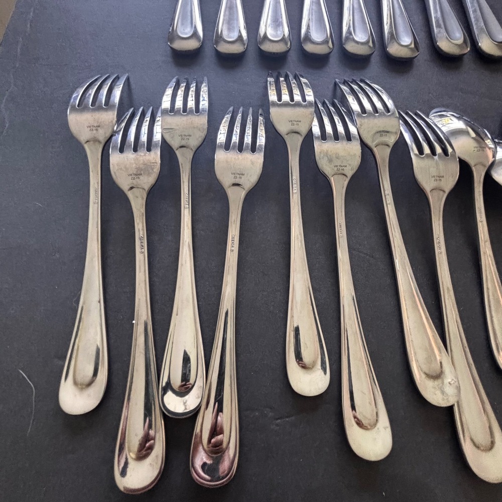Oneida Stainless Flatware SATIN SAND DUNE 40 Pc Service for 8 Excellent - Picture 9 of 16